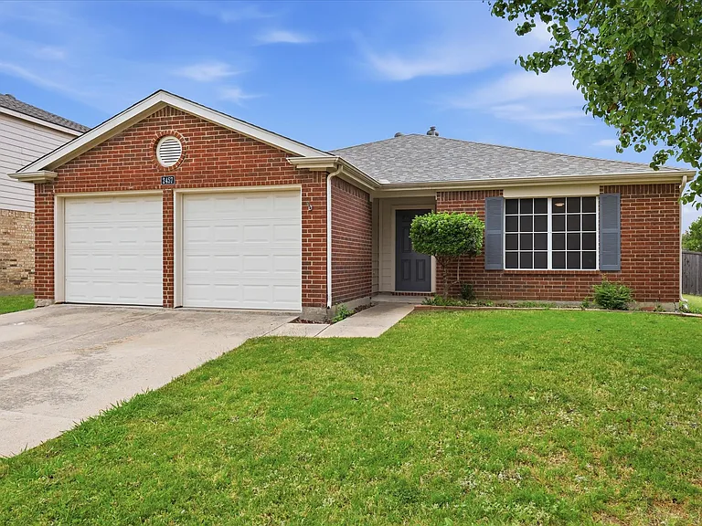 2457 Eagle Mountain Dr — Photo 3