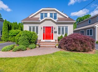 60 Burnham Rd, Morris Plains, NJ 07950