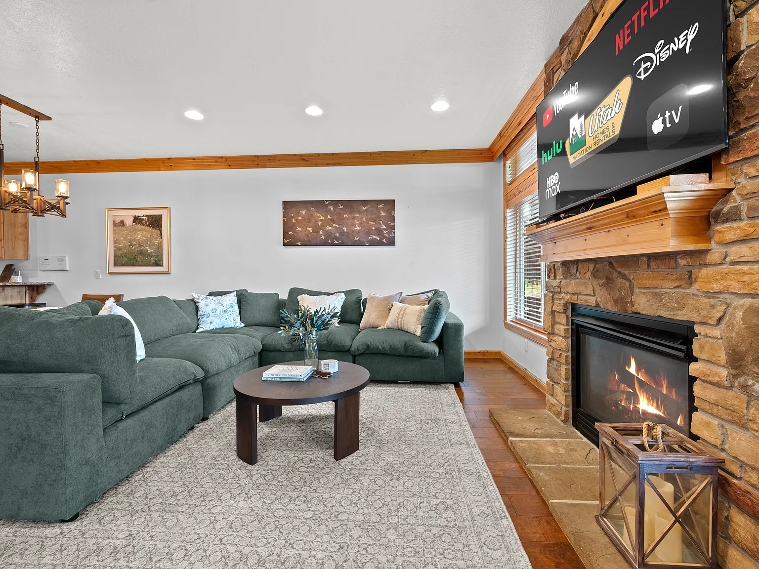 3 bed, 2.5 bath, 2277 sqft, $4,550 — Photo 2