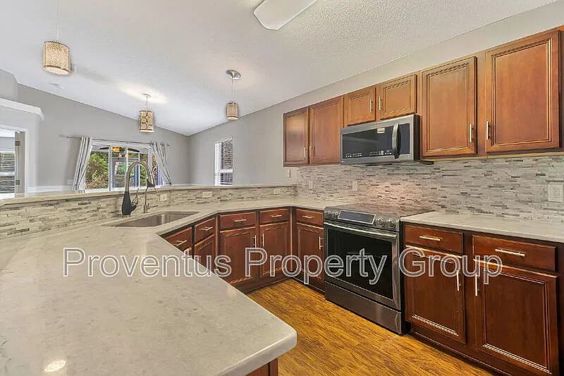3 bed, 2.0 bath, 1908 sqft, $2,250 — Photo 4