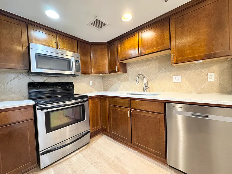 600A Admiral Blvd #807A — Photo 4
