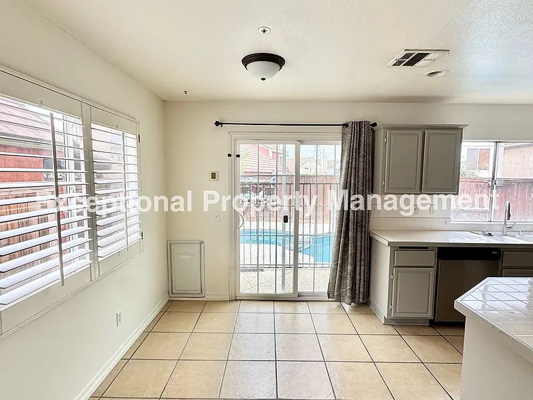 16202 Trailwinds Dr — Photo 6
