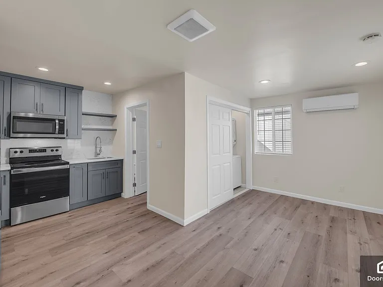 802 W 103rd St — Photo 5