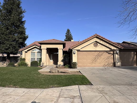 2nd image of 553 W Fallbrook Ave