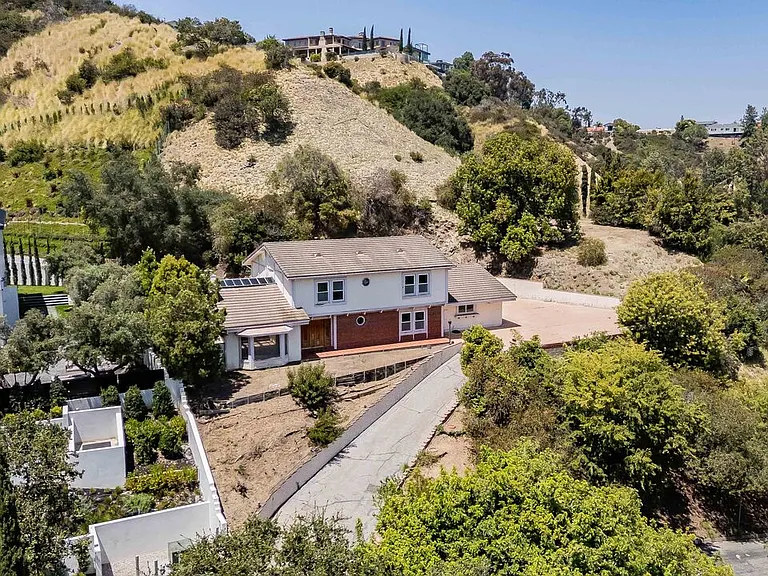 1181 Somera Rd — Photo 2