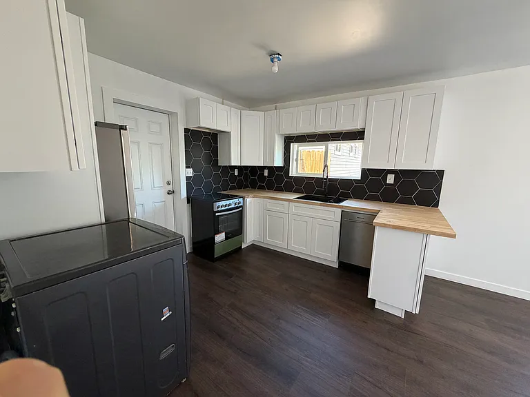 5862 Oneida St — Photo 3