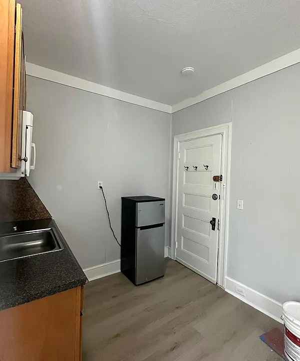 249 Main St #4