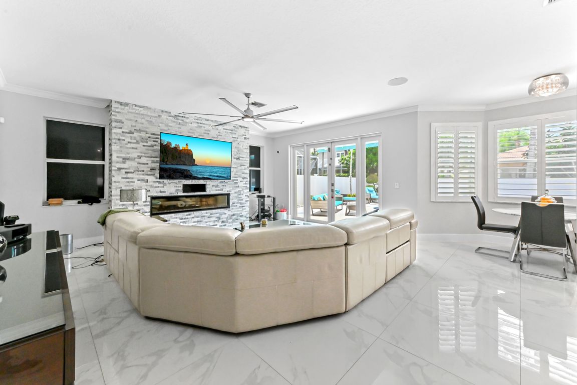 19 family room 01