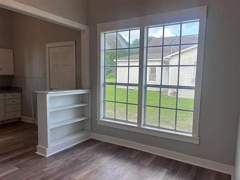 501 W Caney St — Photo 5