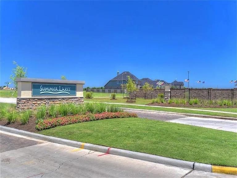 440 Round Lake Dr — Photo 32