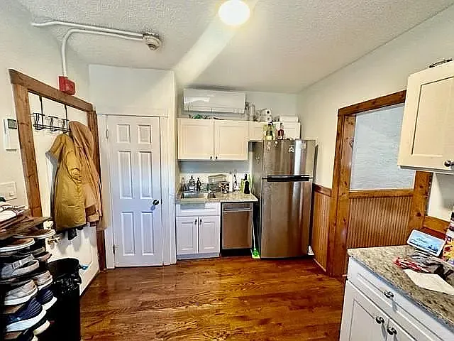 1 bed, 550 sqft, $2,700 — Photo 2