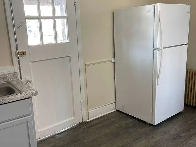 320 W Clark St — Photo 6