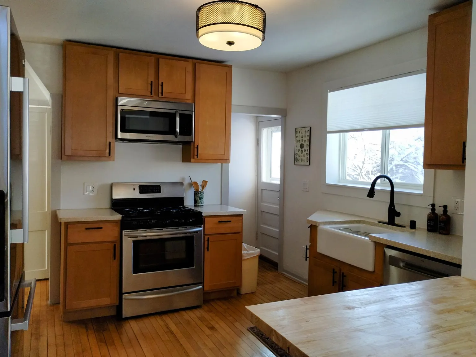 2 bed, 726 sqft, $1,600 — Photo 2