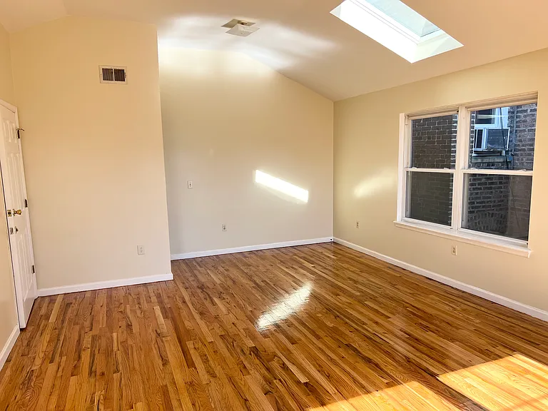 550 59th St #2 — Photo 3