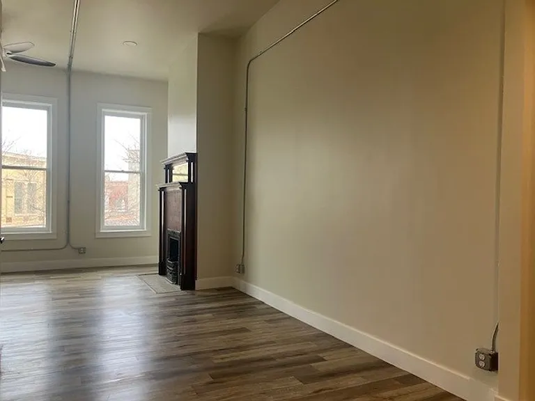 133-149 E Chestnut St — Photo 3