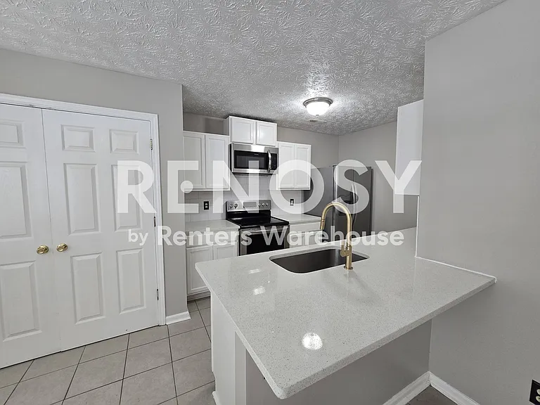 5533 Strathmoor Manor Cir — Photo 13