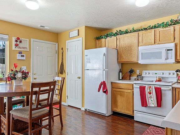 2nd image of 684 W Buena Vista Blvd Unit 604