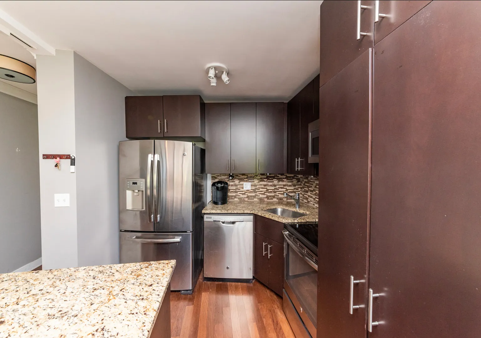 1 bed, $2,300 — Photo 4