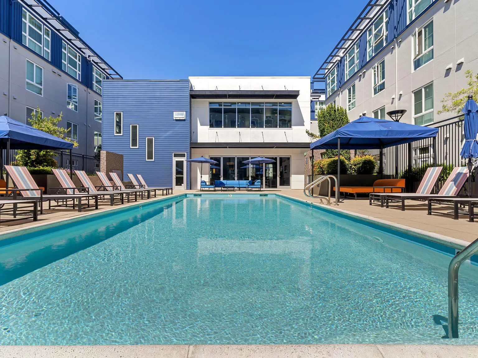 Domain Apartments — Photo 2