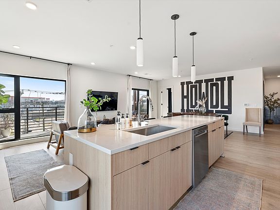 3rd image of 635 7th Ave S #309