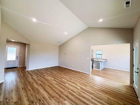 4th image of 1303 Marboeuf Blvd