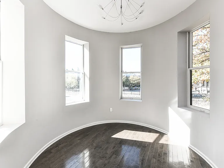 2 S St NE #2 — Photo 10