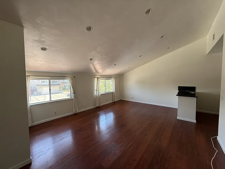 2659 Glen Loman Way — Photo 19