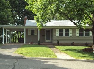 27 Hoffman Rd, Manchester, CT 06042