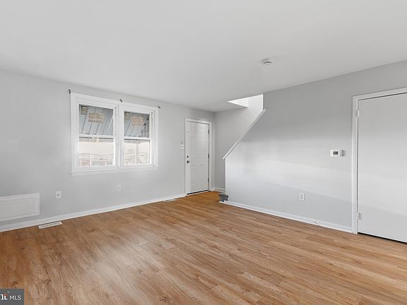 3rd image of 129 Brown St
