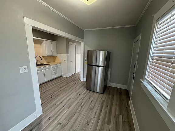 5th image of 1105 Bluff St #2