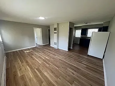 404 E Webb St — Photo 2