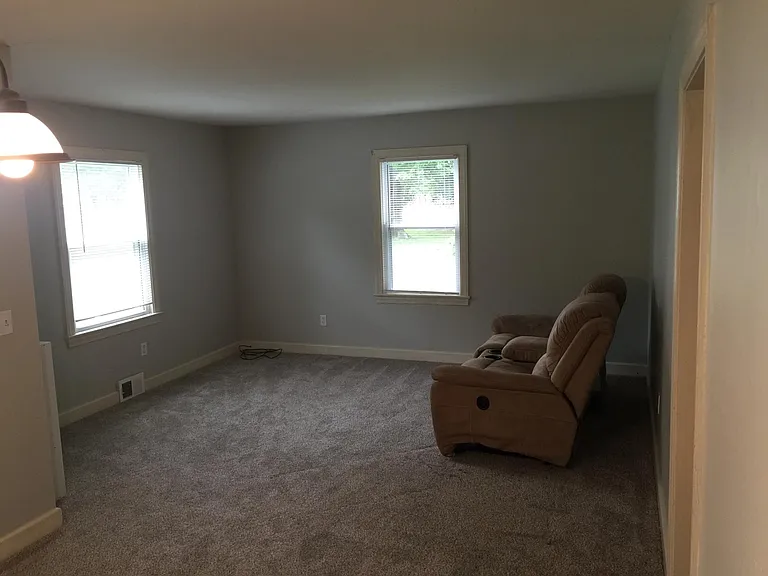 107 Johnson Dr — Photo 8