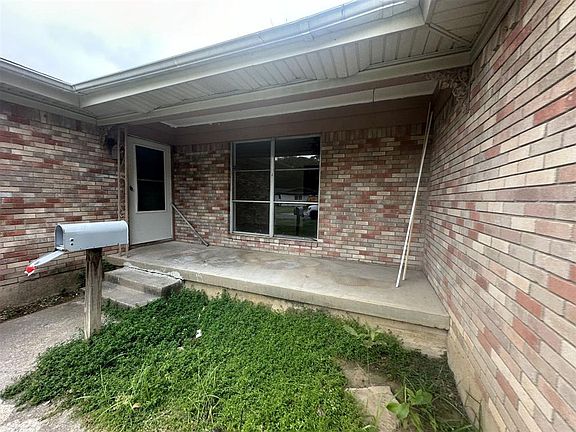 2nd image of 704 Clebud Dr