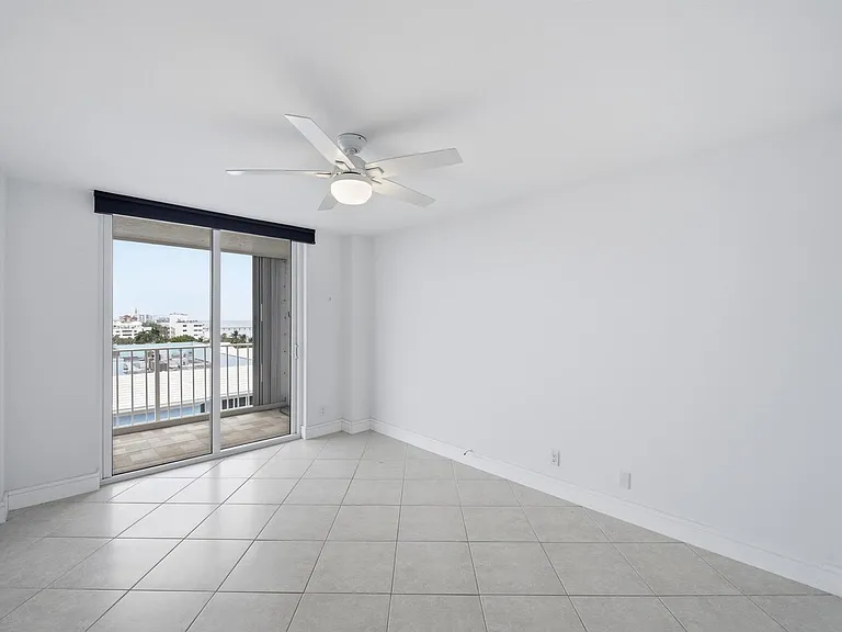 800 SE 20th Ave #901 — Photo 11