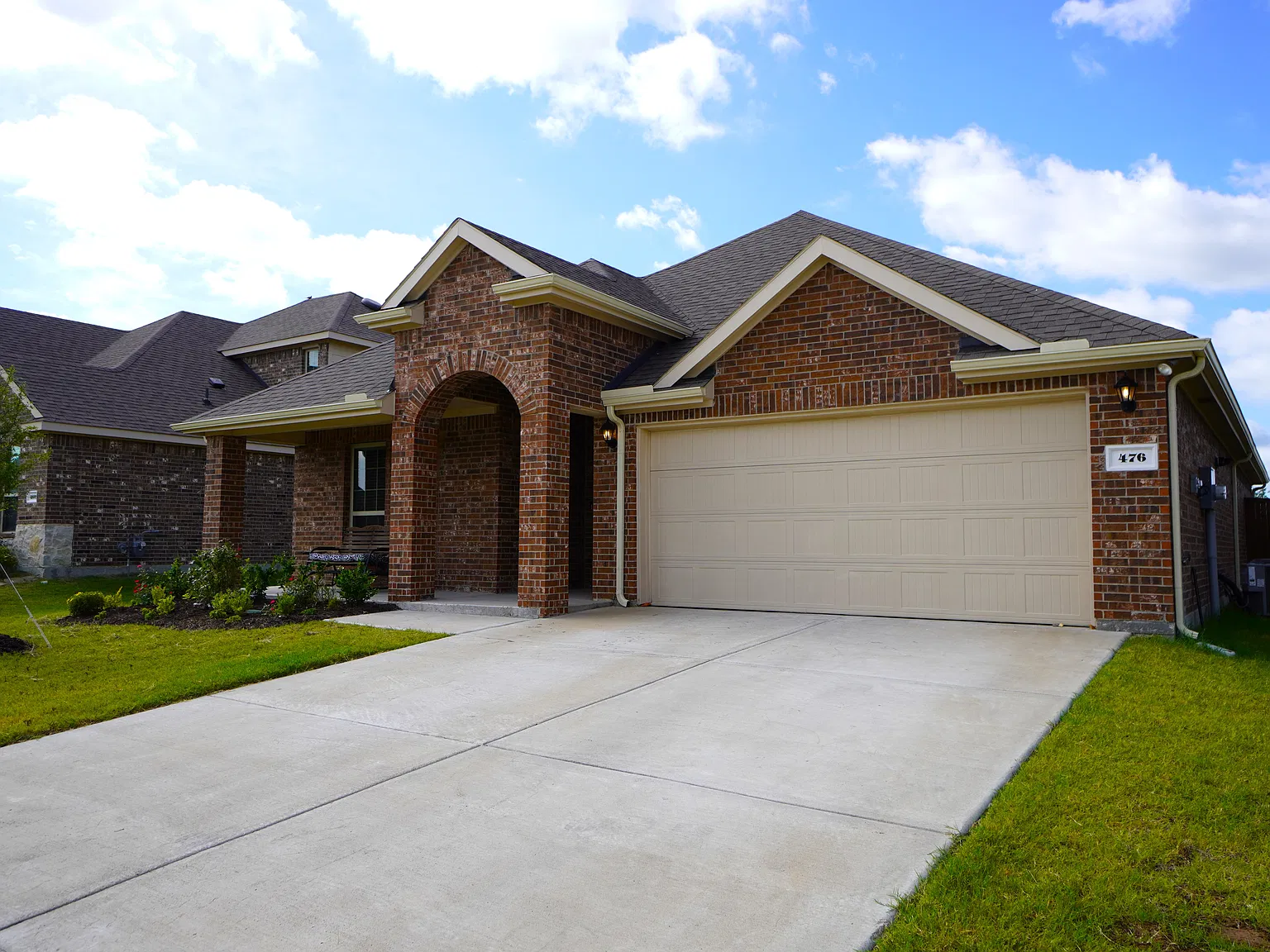 4 bed, 1848 sqft, $2,350 — Photo 2