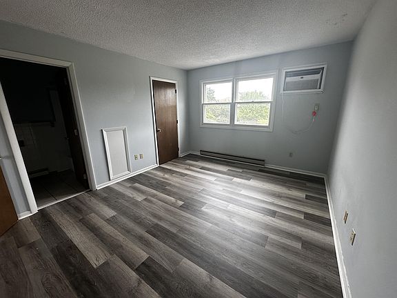 2nd image of 510 W Washington St #16