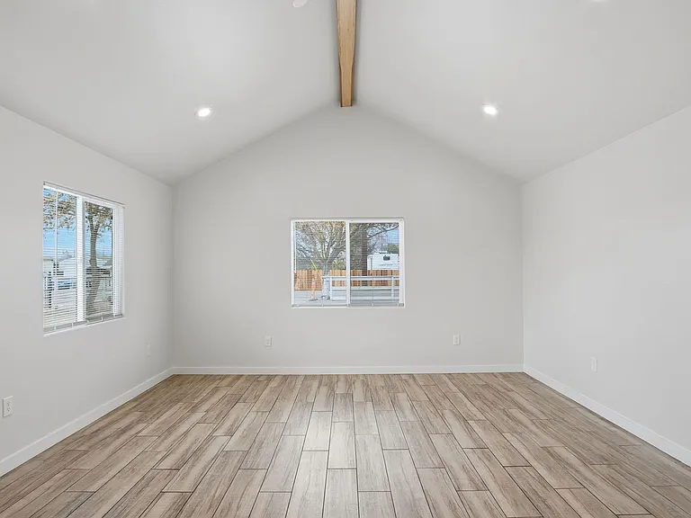 15603 August Ave — Photo 4