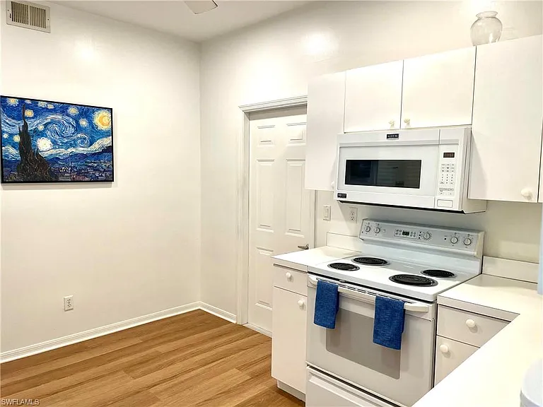 685 Windsor Sq #101 — Photo 34