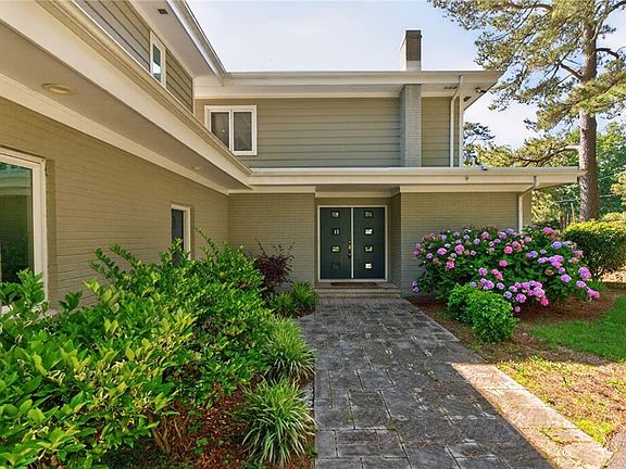 2nd image of 800 Oriole Dr