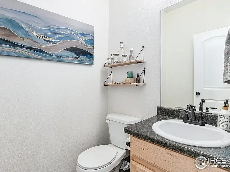 985 Axis Dr — Photo 9