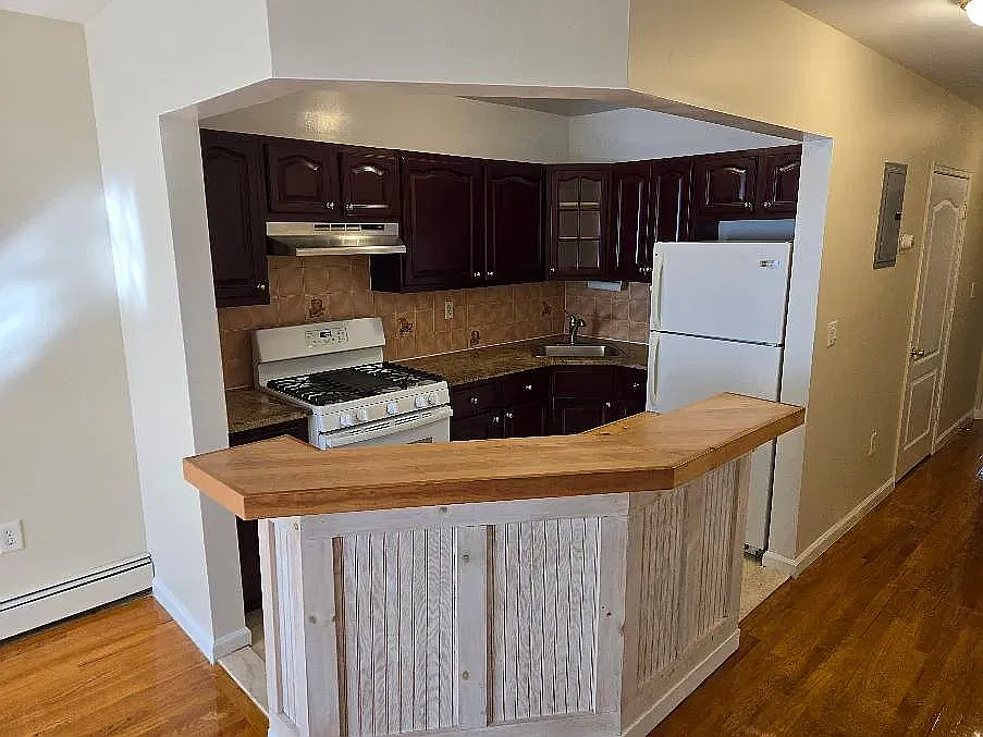 327 Fenimore St — Photo 3