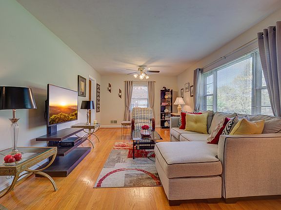 3rd image of 3364 Richards Blvd
