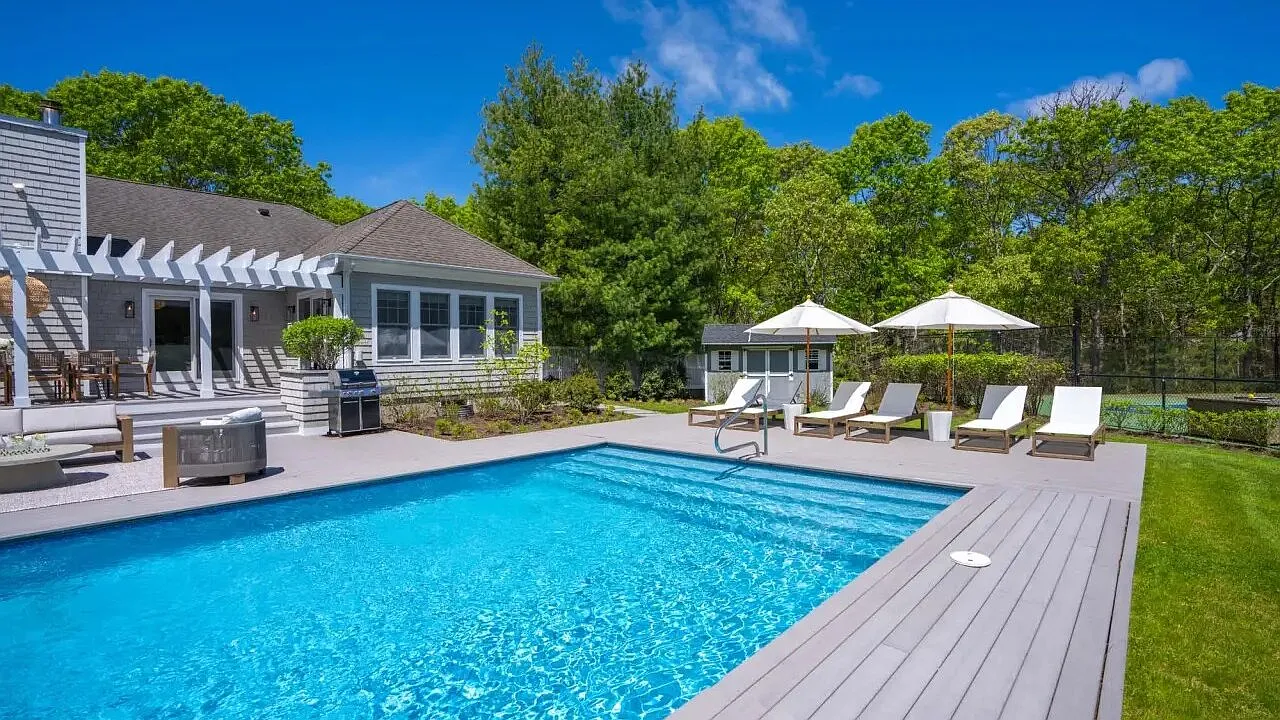 Brand new East Hampton Home with Pool, Tennis, and Hot Tub — Photo 3