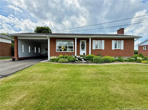 101 Lafrance St, Grand Falls, NB E3Z 1B1