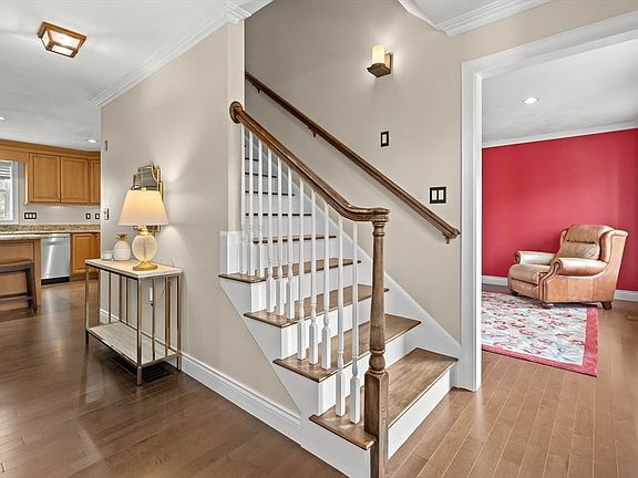 4th image of 17 Indian Hill St