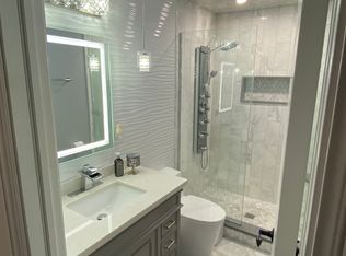 1221 Hemlock Dr, Elk Grove Village, IL 60007