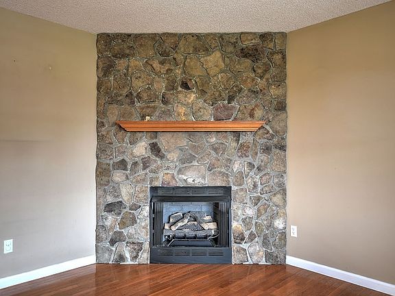 4th image of 26377 Beech Cir