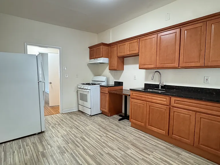 372 Manor Rd #2 — Photo 6