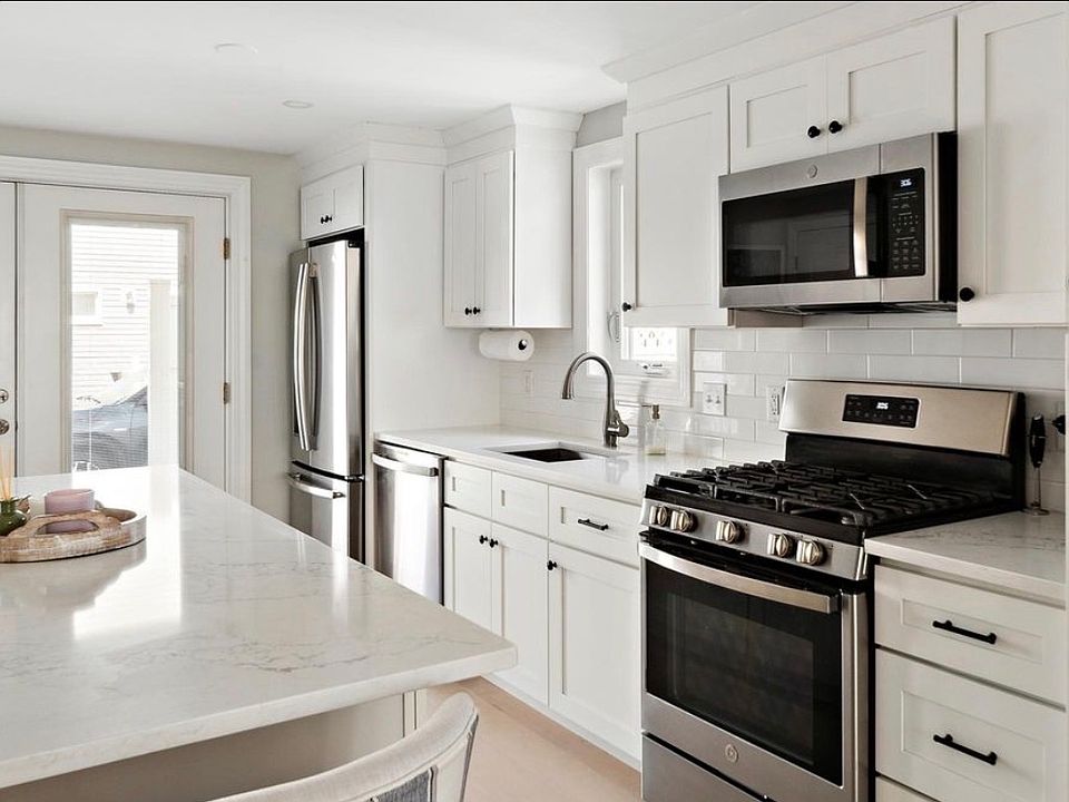 1st image of 180 Tudor St