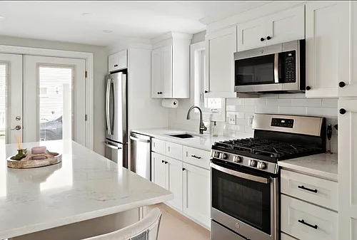 180 Tudor St Photo 1